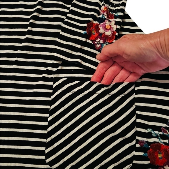 JOHNNY WAS BLACK AND WHITE HOODED OPEN CARDIGAN SIZE MEDIUM - Picture 6 of 11